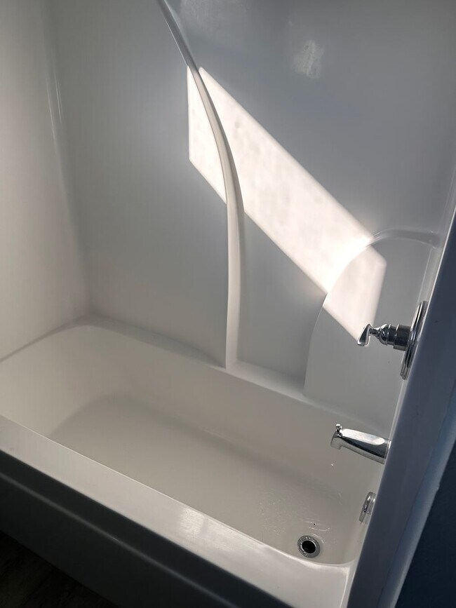 Building Photo - Beautiful 3 Bedroom/ 2 Bath Home