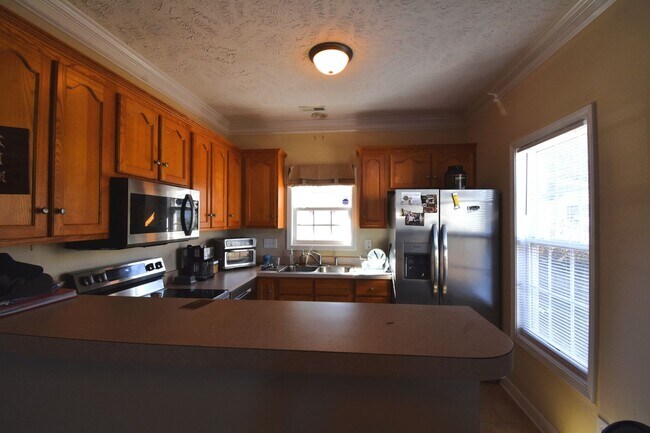 Building Photo - Coming Soon~ 3 Bedroom 2.5 Bathroom Townhome~ Large Corner Lot