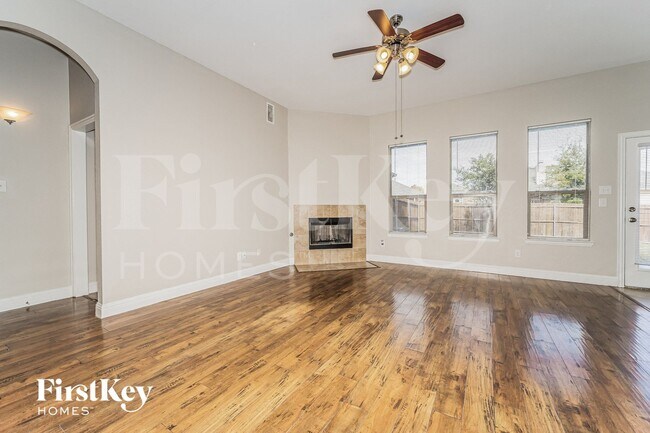 Building Photo - 1215 Jessie Ln