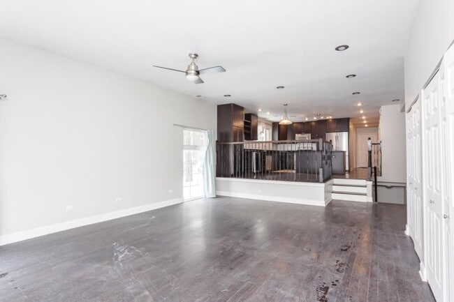 Building Photo - 3 bedroom in Chicago IL 60642