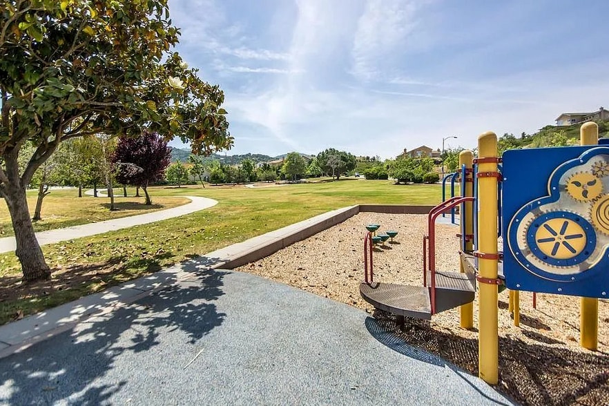 Building Photo - 1043 Quail Creek Cir