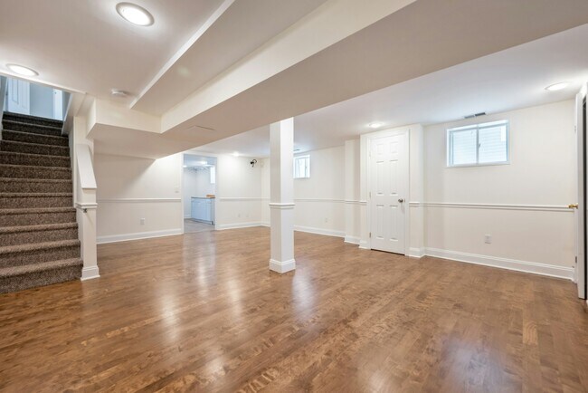 Building Photo - 16 Walnut St