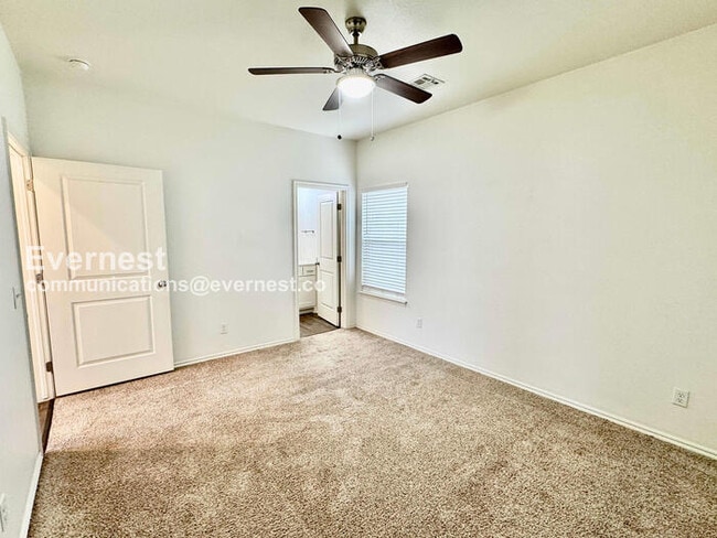 Building Photo - 321 E Redwood St