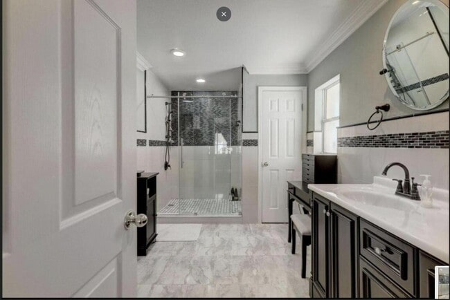Building Photo - 2529 SW Grotto Cir