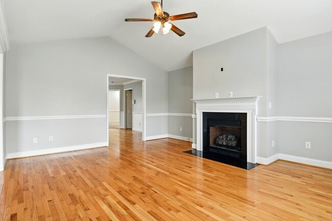 Building Photo - Charming 3BR Brick Home with Private Yard ...
