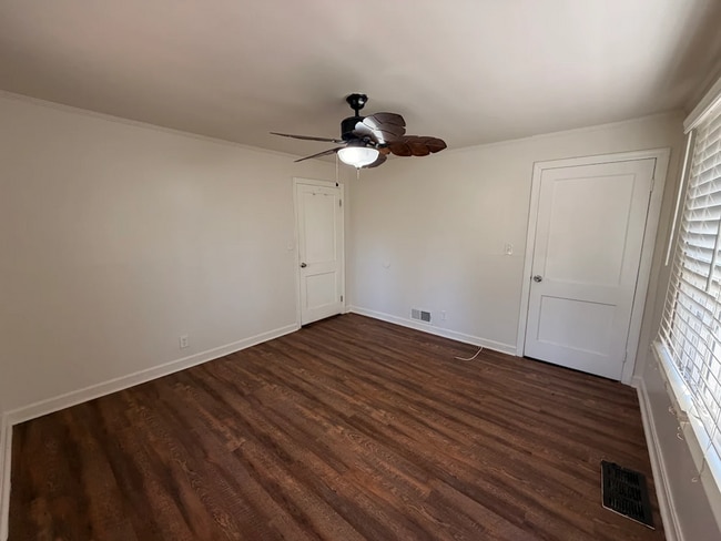 Building Photo - 3 Bed with extra loft room upstairs and 2 Bath in Atlanta!