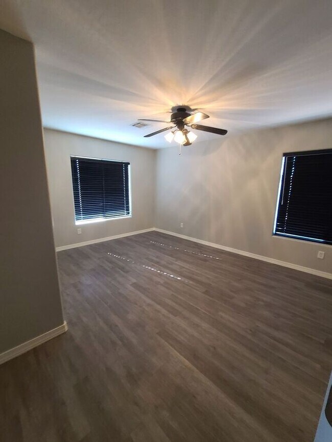 Building Photo - 5 Bedroom, 3 Bath Home in Secluded Neighbo...