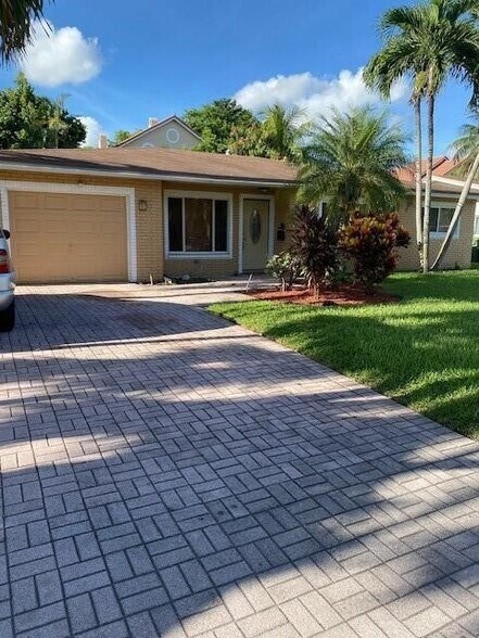 Building Photo - 3157 NW 69th Ct