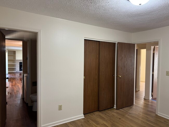 Building Photo - 325 Cedar Cliff Rd