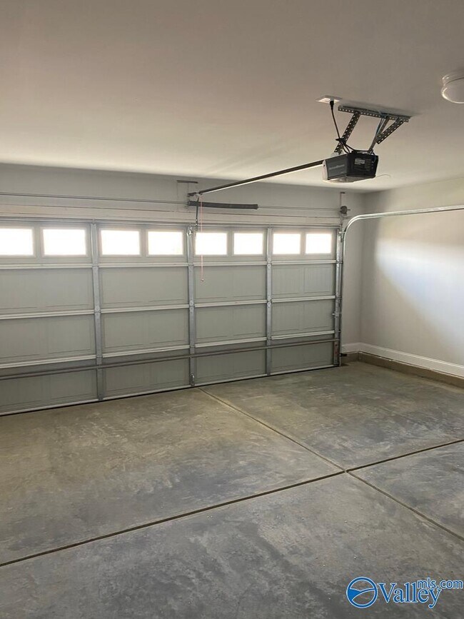 Building Photo - 121 Sorrelweed Dr