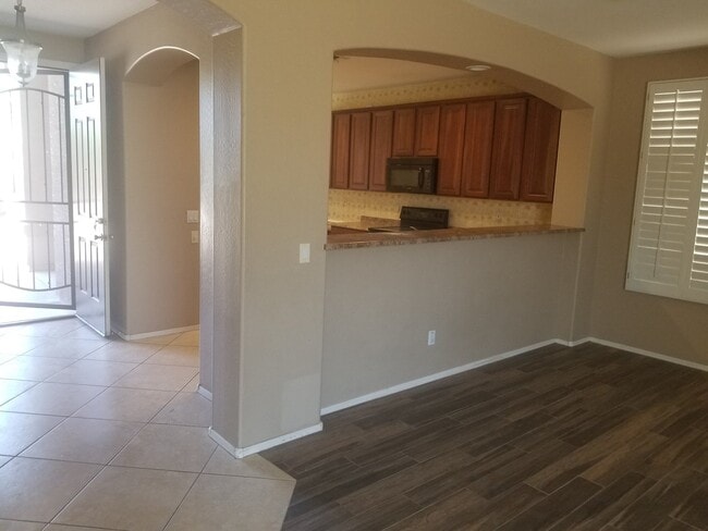 Building Photo - Beautiful spacious 3 b 2 bth 1834 sq ft home