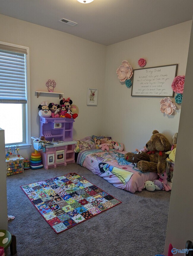 Building Photo - 152 Summer Pointe Ln