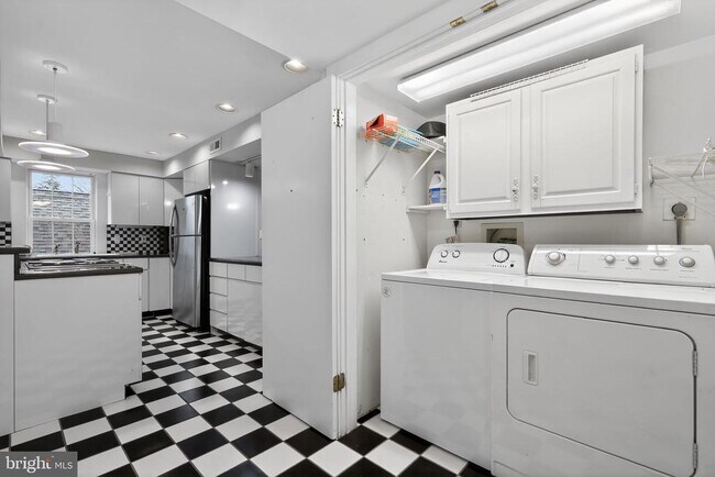 Building Photo - 18 GROVE St