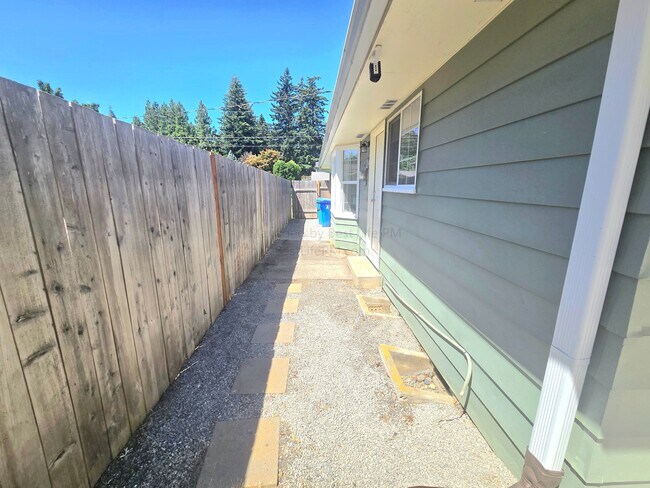 Building Photo - 114 SE 218th Ave