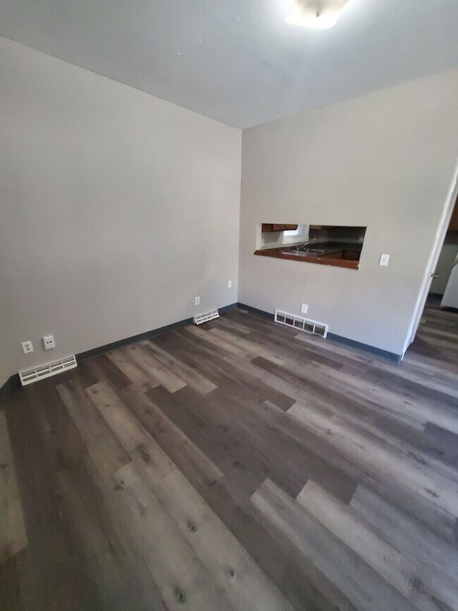 Building Photo - 505-507 W. Burleigh St. (Townhouse)(ACE PR...