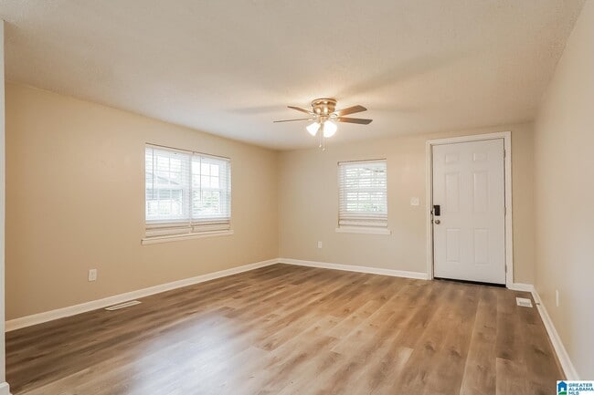 Building Photo - 2112 Headrick Rd