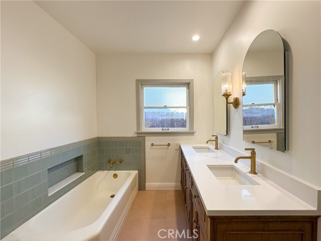 Building Photo - 2315 N Flower St