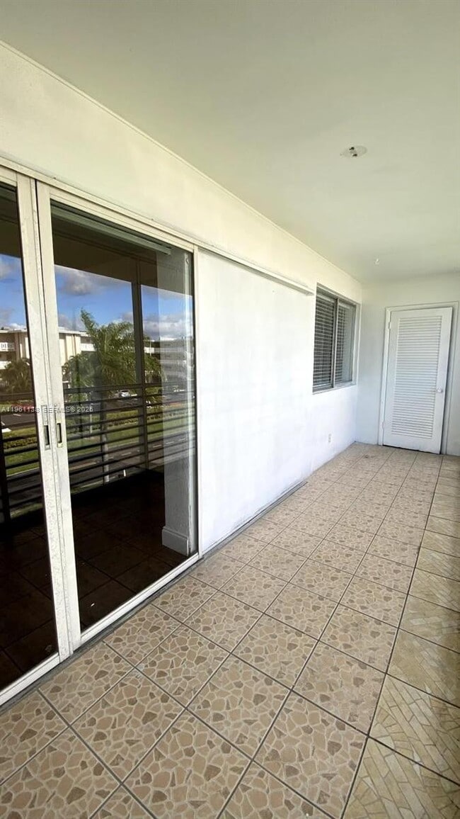 Building Photo - 2640 Garden Dr S