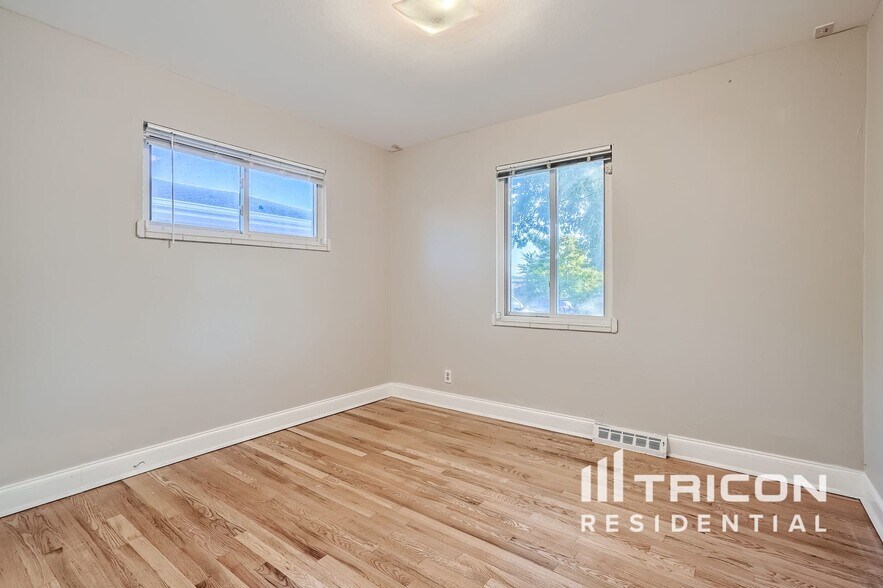 Building Photo - 1265 S Fenton St