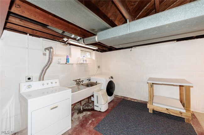 Building Photo - 762 E 305th St