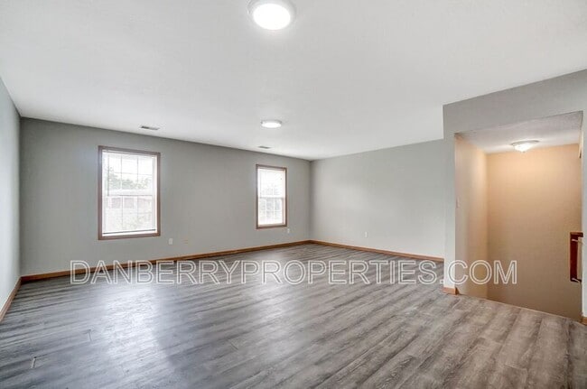 Building Photo - 1115 N Byrne Rd