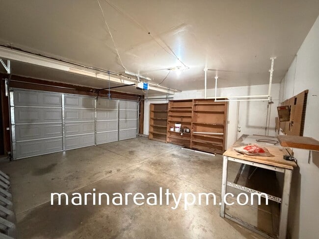 Building Photo - Glen Cove Beauty 3 bed 2.5  bath 2 Story home in established neighborhood