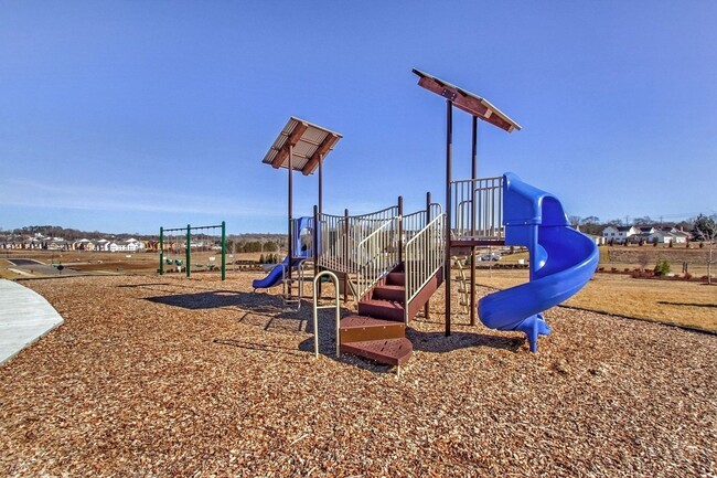 Building Photo - Well appointed Townhome