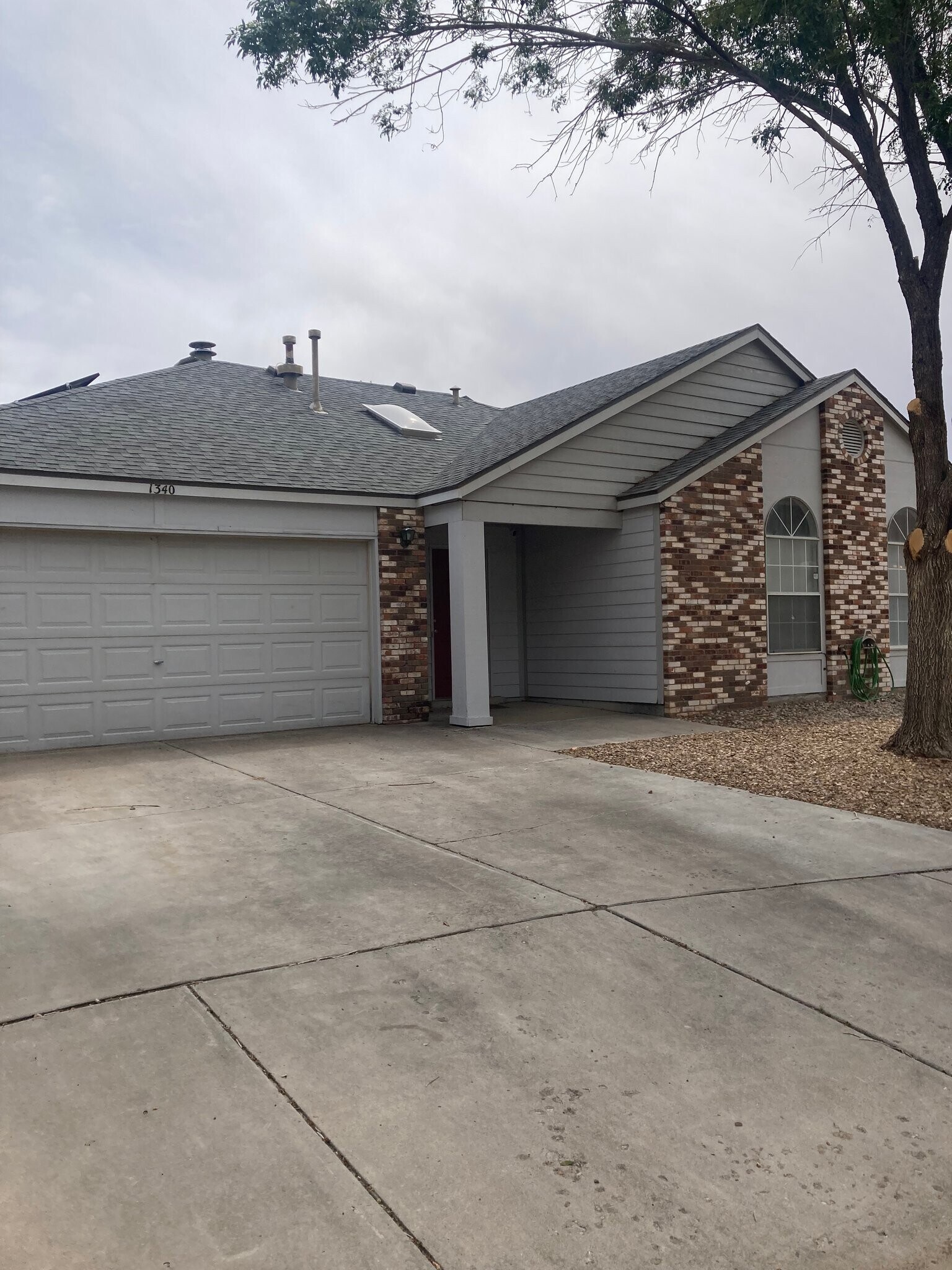 Building Photo - 1340 Bellflower Dr NE
