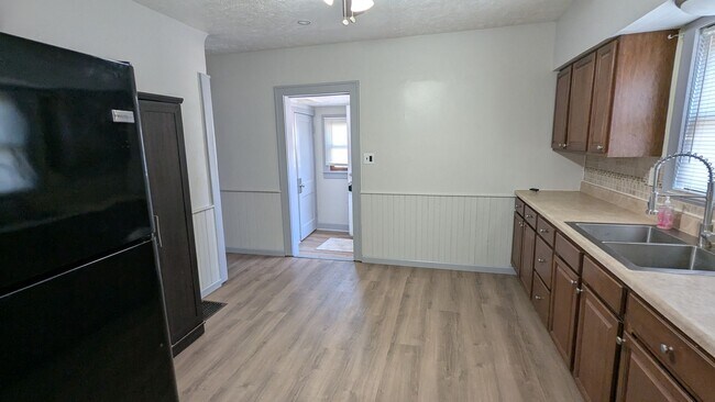 Building Photo - Welcome to this newly renovated gem located in the heart of North Canton