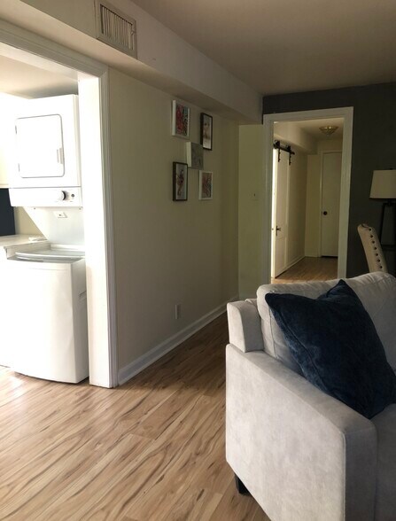 Building Photo - 8 Battery Dr