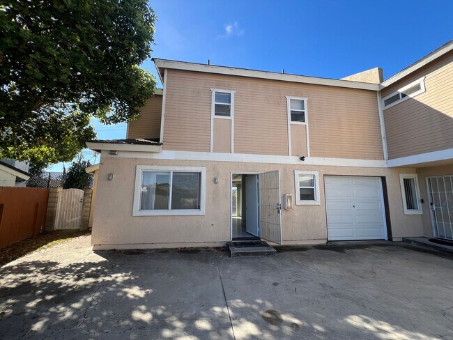 Building Photo - 702 Jay Cir