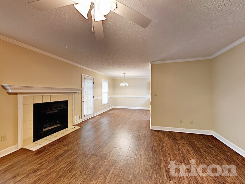 Building Photo - 605 Lake Dr SW