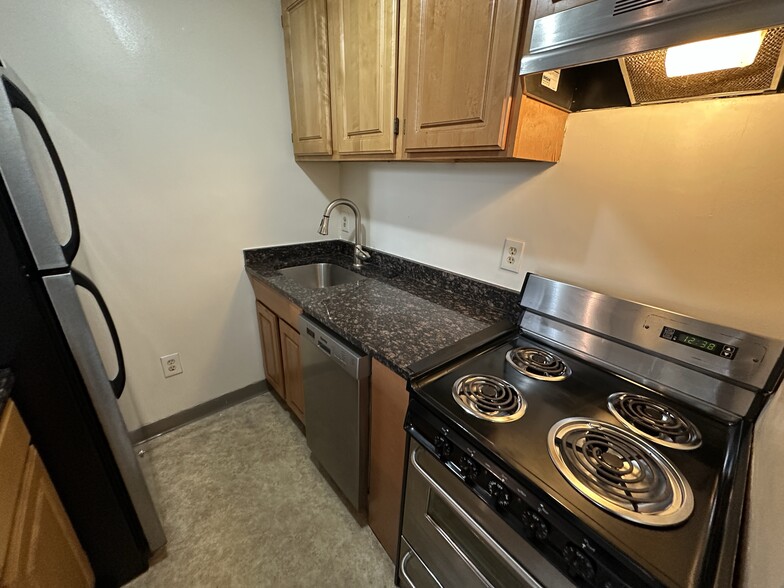 Building Photo - 574 Dorchester Ave