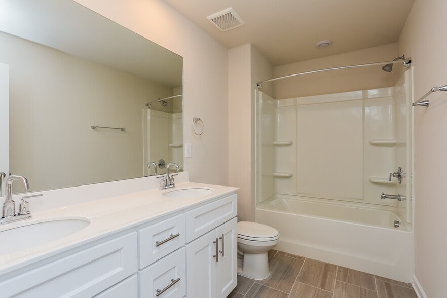 Building Photo - 5833 Hackberry Ln