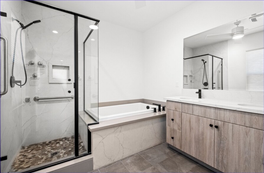 Building Photo - 1373 Topanga Dr