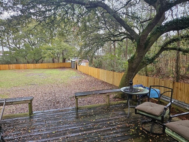 Building Photo - Great unfurnished 3 Bedroom, 2 bath home located in Sneads Ferry