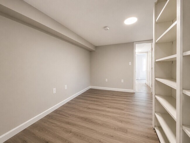 Building Photo - 41 S Irving St