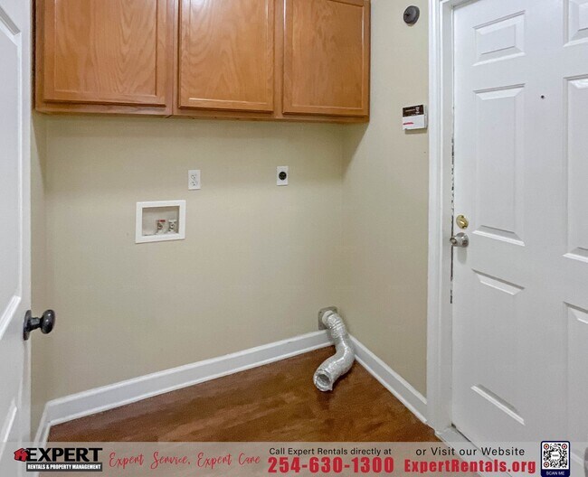 Building Photo - A Beautifully Updated 3-Bedroom Home that ...