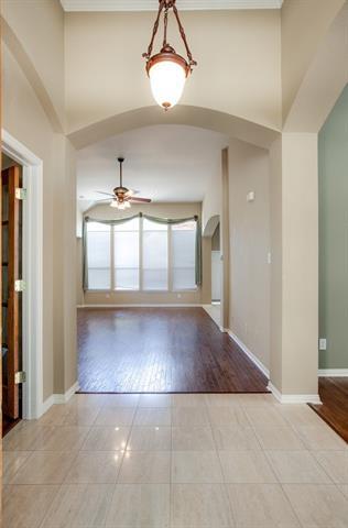 Building Photo - 2221 Briary Trace Ct