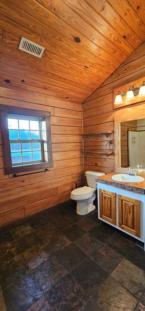 Building Photo - Private Log Cabin Home Peaceful Country Living on Acreage