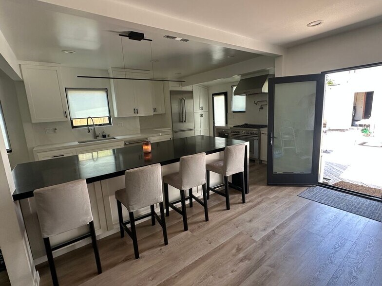 Building Photo - 3905 Gaviota Ave