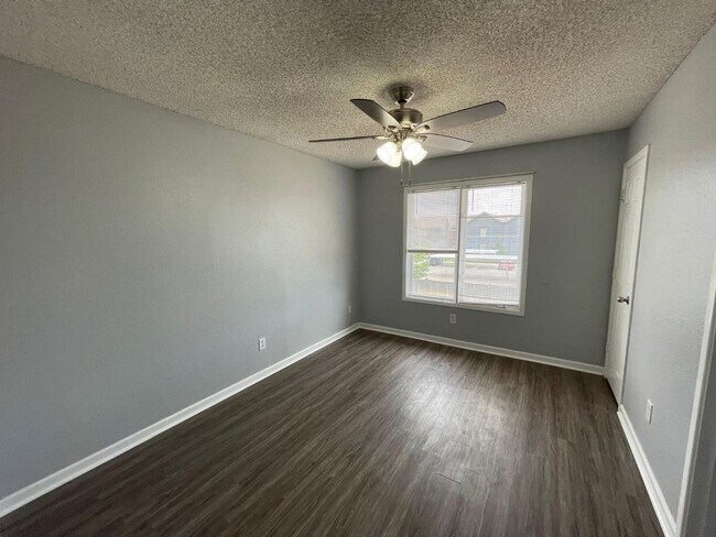 Building Photo - 129 Troy Ave