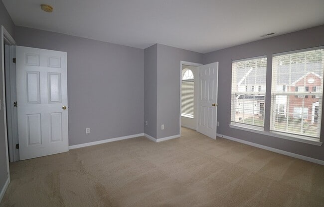 Building Photo - Great 3 Bed 2.5 bath townhome in Sunset Po...