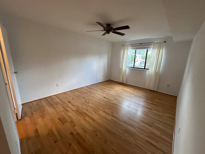 Building Photo - 2052 Royal Fern Ct