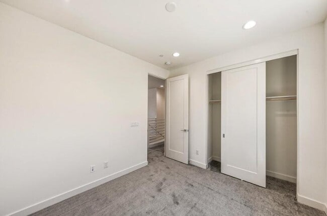 Building Photo - 80268 Whisper Rock Way