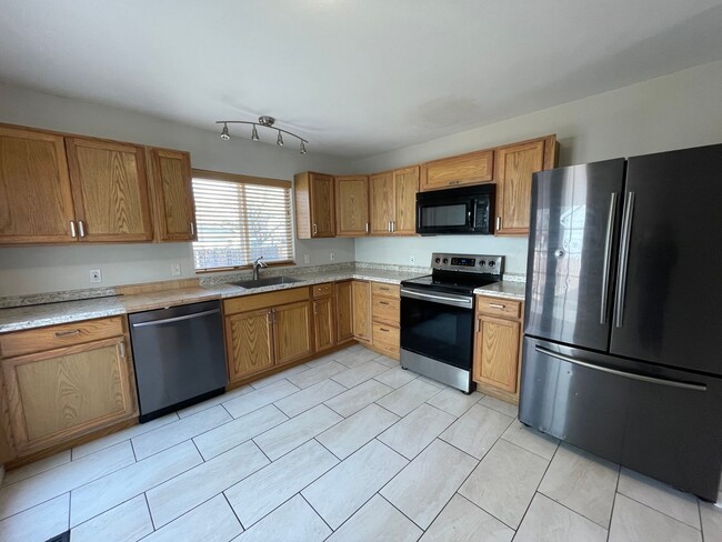 Building Photo - 2406 Bowen St