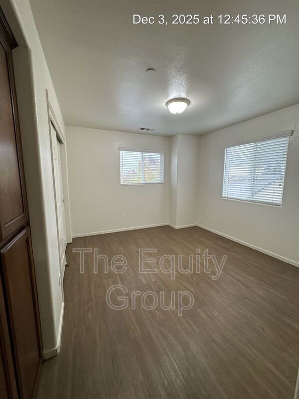 Building Photo - 2133 W Lark Ave