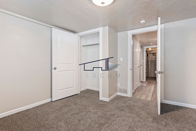 Building Photo - Polk Duplex
