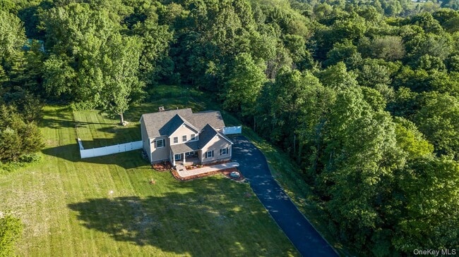 Building Photo - 16 Primrose Ln