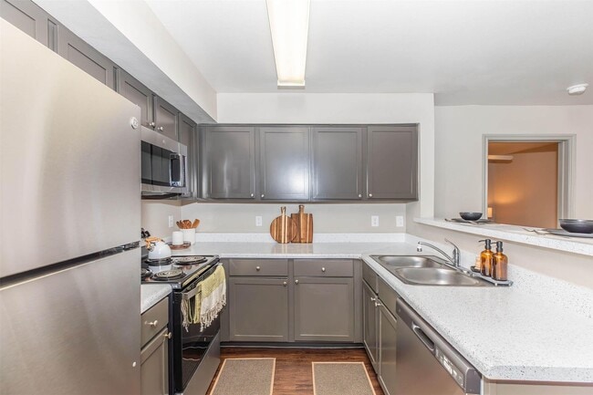 Building Photo - 1088 Park Plaza Dr